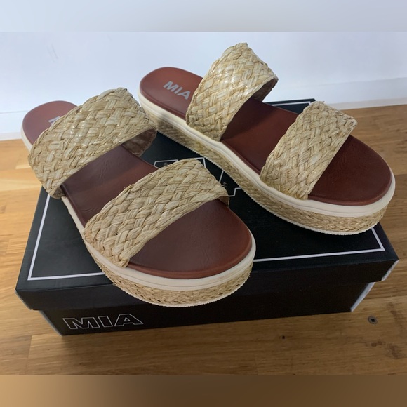 Brand new Mia Raffia Platform Sandals - Picture 4 of 6